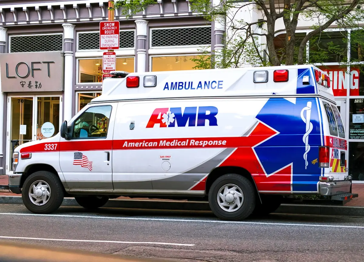 Ambulancia de emergencia, atención urgente ante señales de alarma