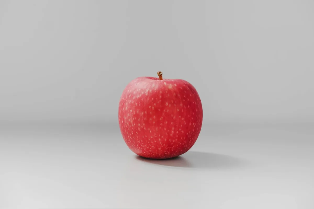 Manzana roja fresca, referencia al control del peso y la salud
